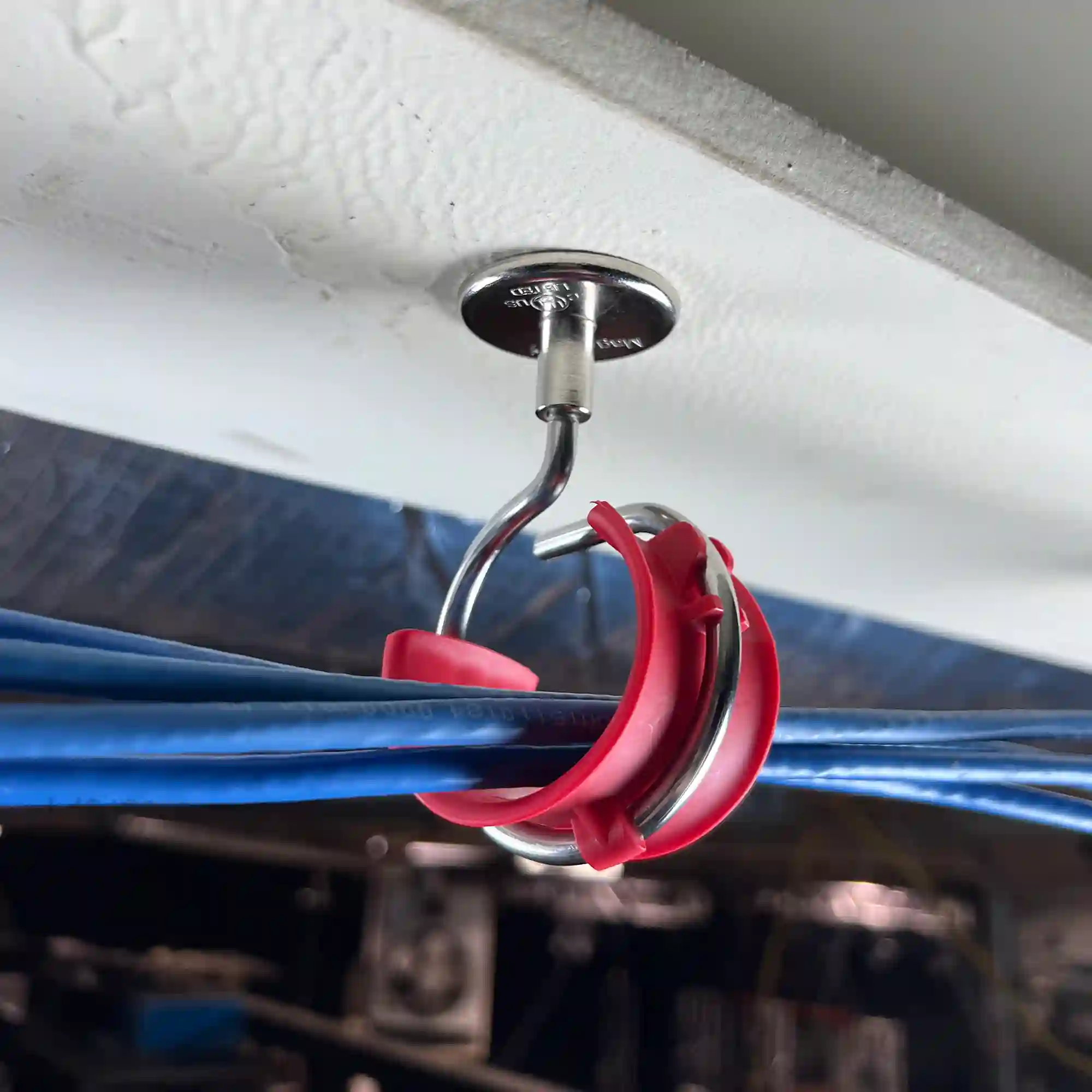 2" magnetic bridle ring application image showing how you do not need beam clamps